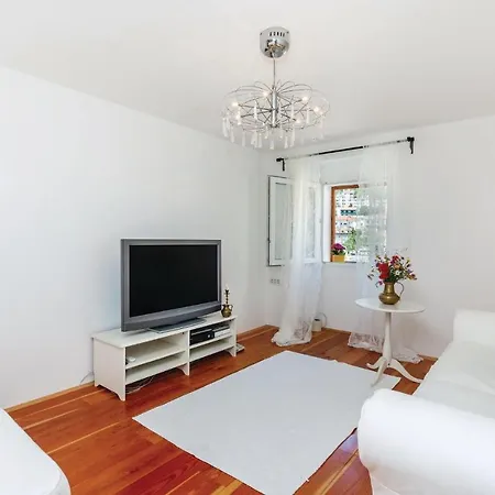 Awesome Apartment In Bakar With 3 Bedrooms And Wifi *